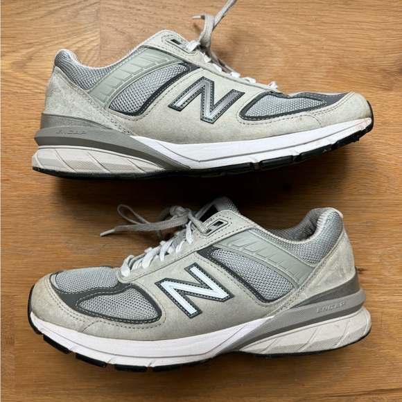 NEW BALANCE® 990v5  size 9 - Picture 3 of 9